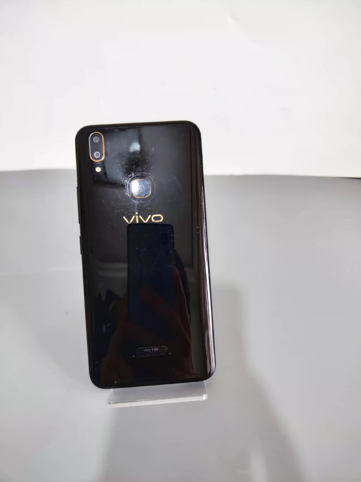 vivo Y85（全网通）手机，4+64G内存 手机功能全都正常，支持指纹面容解锁，成色如图，正常使用痕迹，屏幕基本没有划痕，工作机/备用机首选